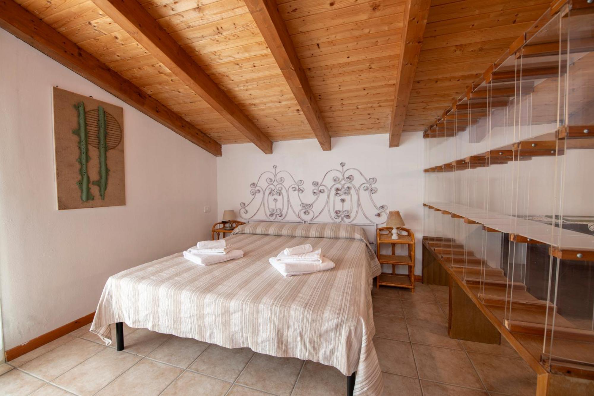 211 - Appartamento Acacia, Terrazza Giardino E Piscina Карро Экстерьер фото