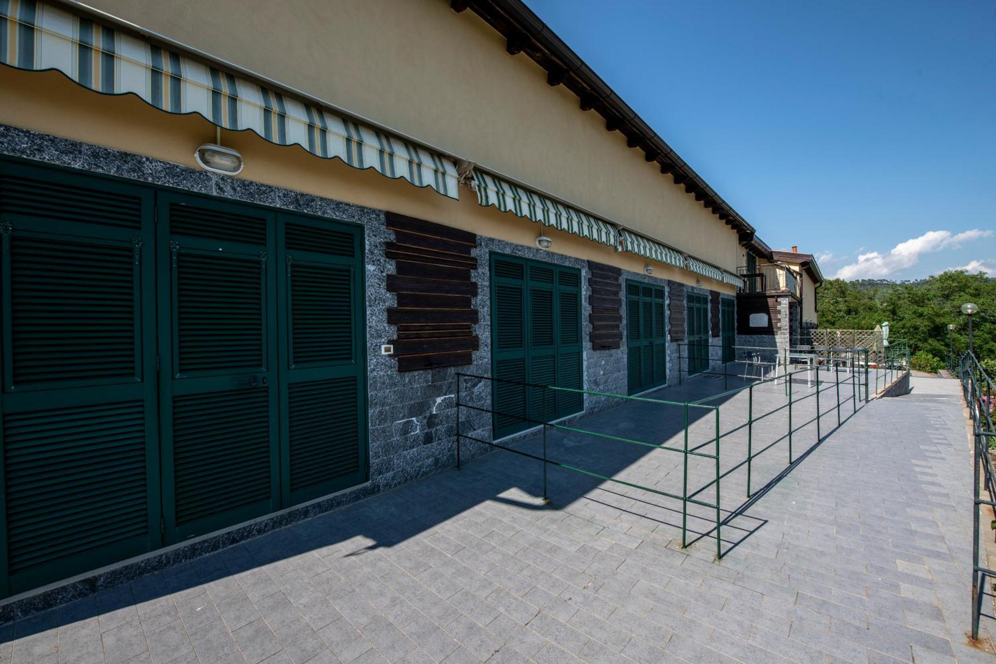 211 - Appartamento Acacia, Terrazza Giardino E Piscina Карро Экстерьер фото